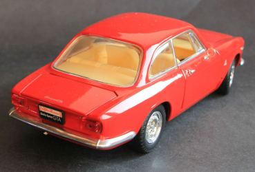 Road Signature Alfa Romeo Giulia 1965 DieCast Model (5568)